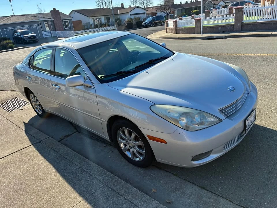 2003 Lexus ES 3rd Gen - Image 2 of 11