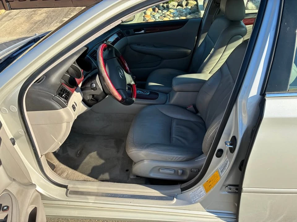 2003 Lexus ES 3rd Gen - Image 4 of 11