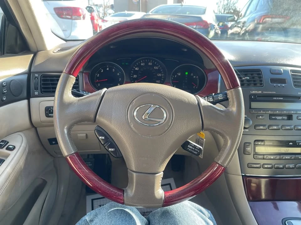 2003 Lexus ES 3rd Gen - Image 9 of 19