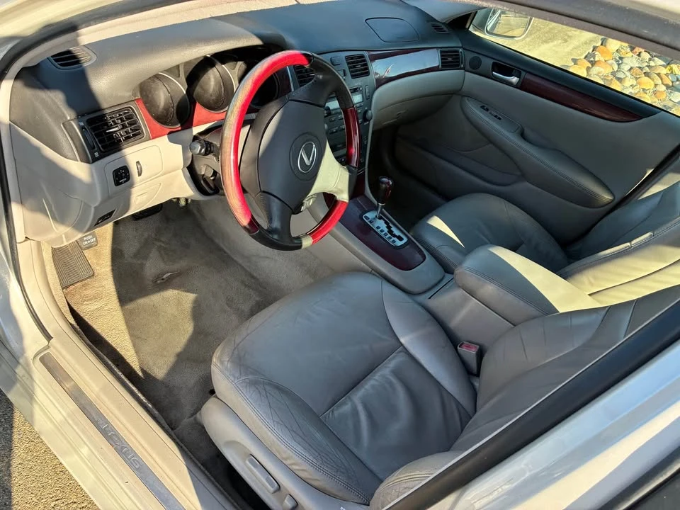 2003 Lexus ES 3rd Gen - Image 5 of 11