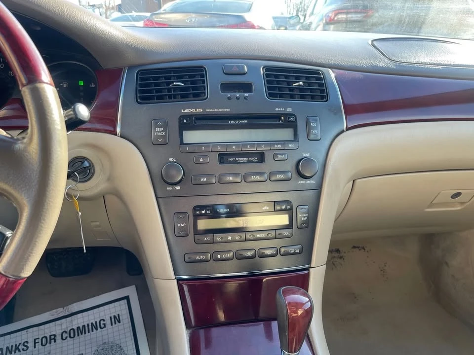 2003 Lexus ES 3rd Gen - Image 10 of 19