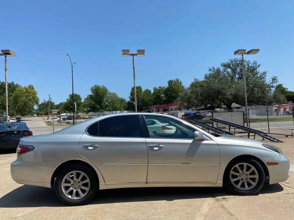 2003 Lexus ES 3rd Gen - Image 8 of 20