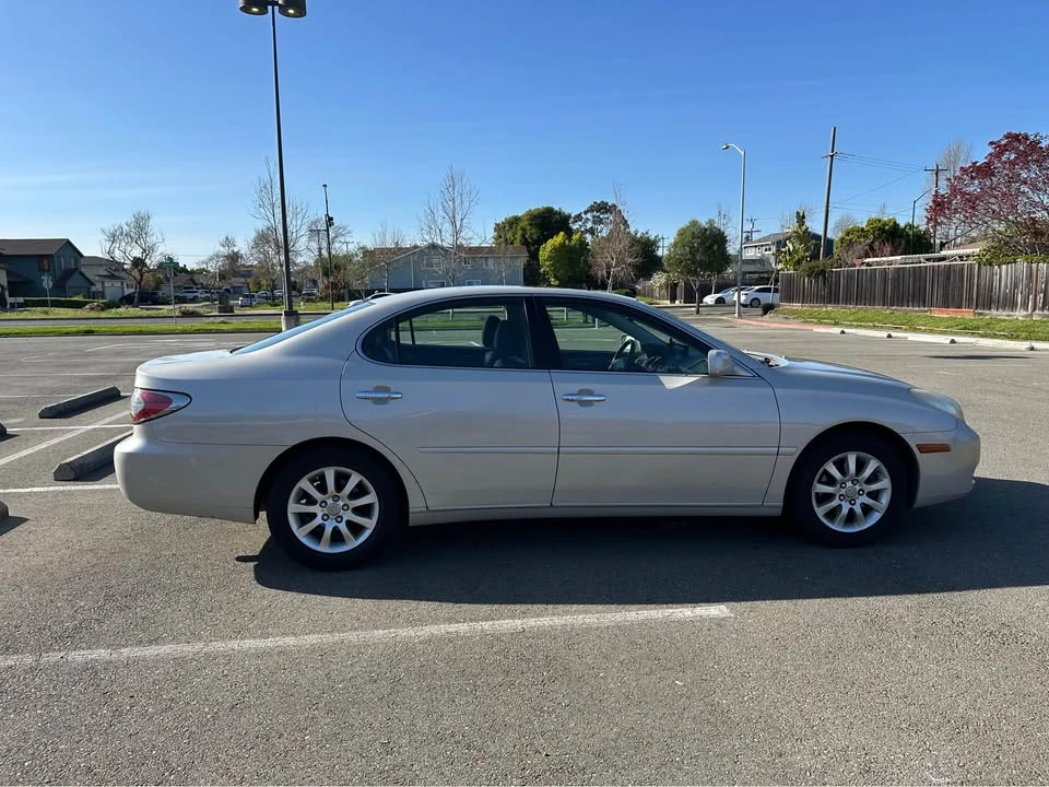 2003 Lexus ES 4th Gen - Image 2 of 9