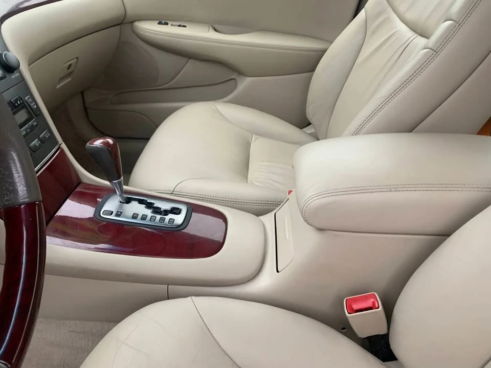 2003 Lexus ES 3rd Gen - Image 12 of 15