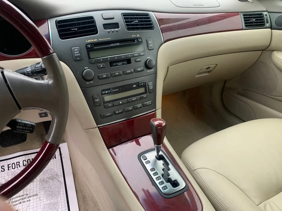 2003 Lexus ES 3rd Gen - Image 10 of 15