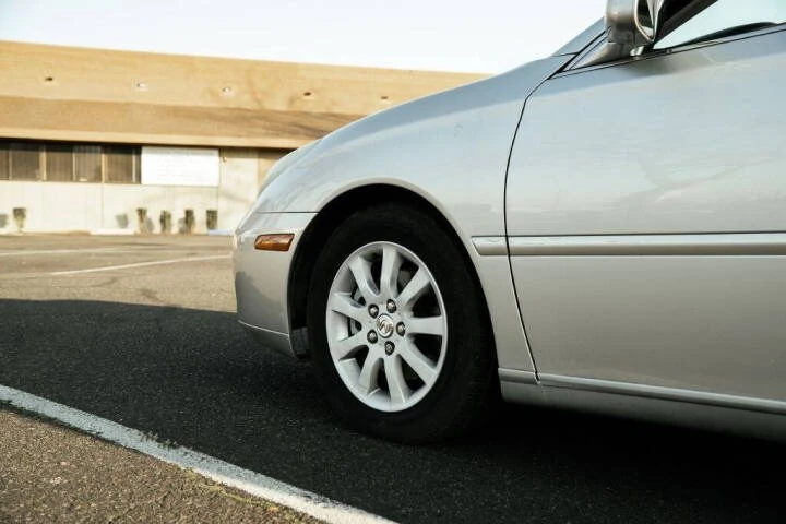 2003 Lexus ES 3rd Gen - Image 8 of 17