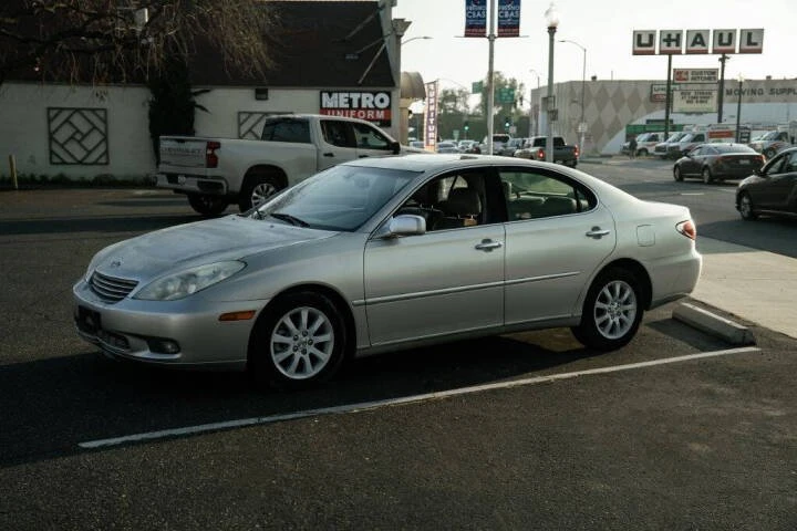 2003 Lexus ES 3rd Gen - Image 3 of 17