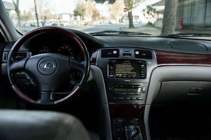 2003 Lexus ES 3rd Gen - Image 14 of 17