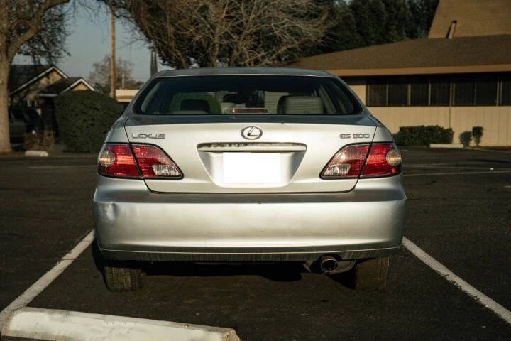 2003 Lexus ES 3rd Gen - Image 5 of 17