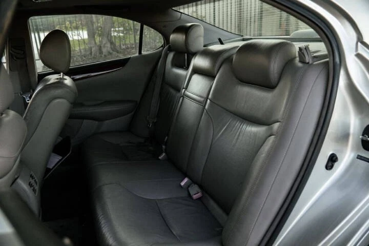 2003 Lexus ES 3rd Gen - Image 12 of 17