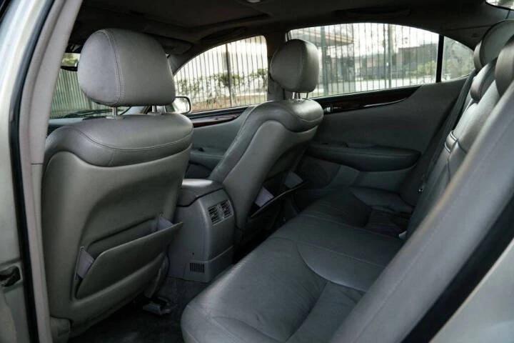 2003 Lexus ES 3rd Gen - Image 11 of 17