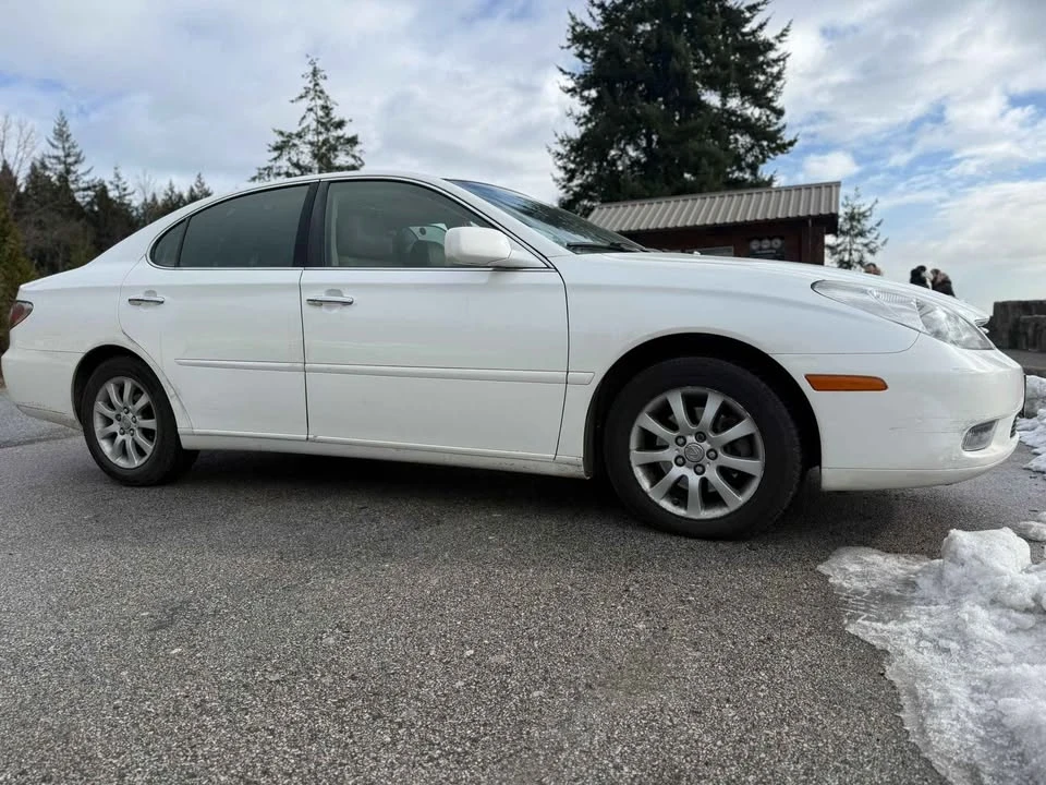 2003 Lexus ES 4th Gen - Image 11 of 16