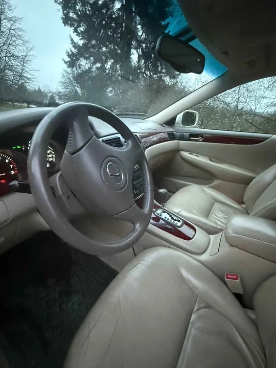 2003 Lexus ES 4th Gen - Image 12 of 16