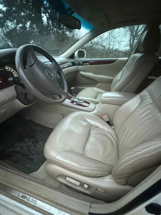 2003 Lexus ES 4th Gen - Image 13 of 16