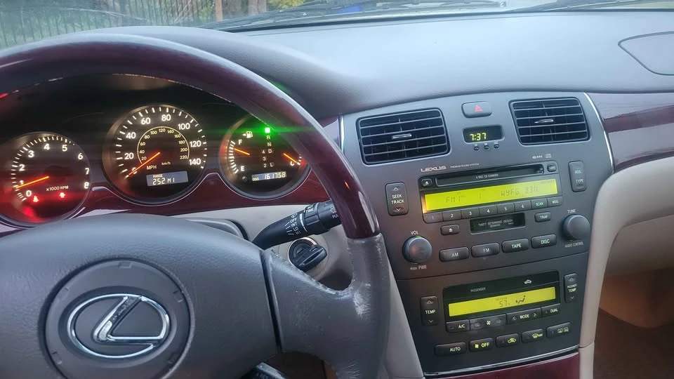 2003 Lexus ES 4th Gen - Image 9 of 19