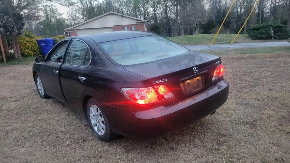 2003 Lexus ES 4th Gen - Image 15 of 19