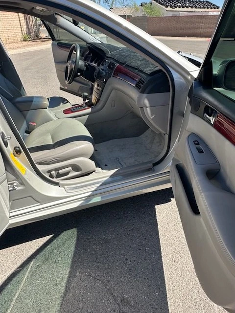 2003 Lexus ES 4th Gen - Image 8 of 13