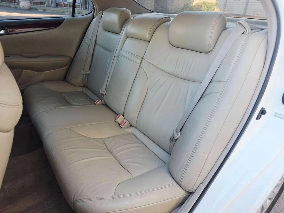 2003 Lexus ES 4th Gen - Image 11 of 20