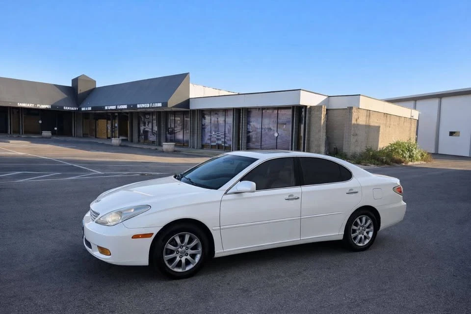 2003 Lexus ES 4th Gen - Image 3 of 20