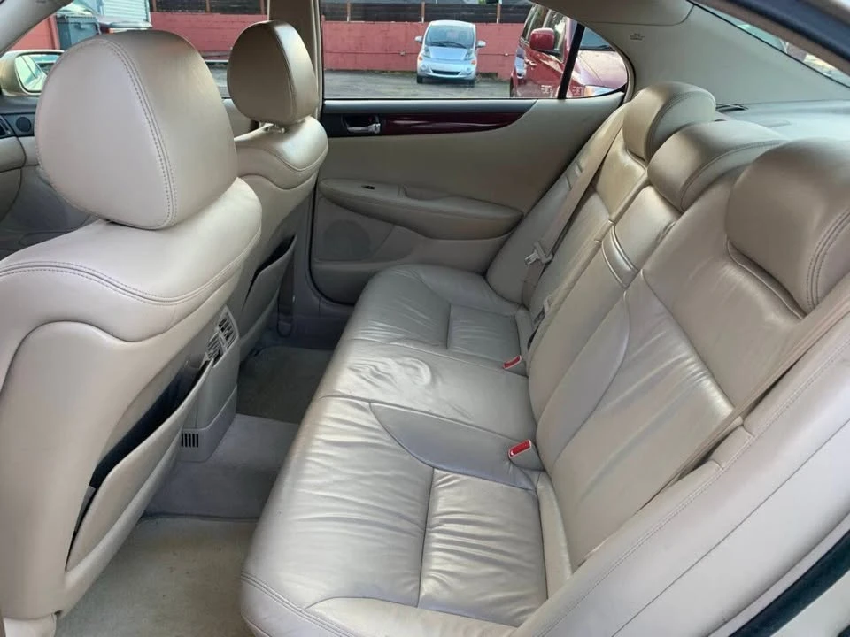 2003 Lexus ES 3rd Gen - Image 9 of 12