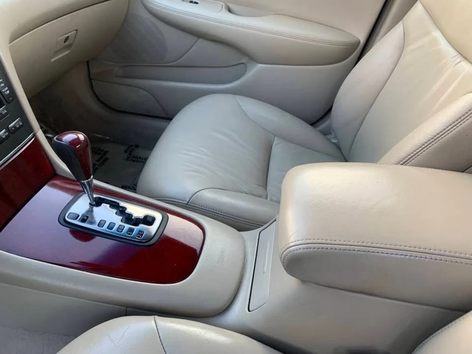 2003 Lexus ES 3rd Gen - Image 10 of 12