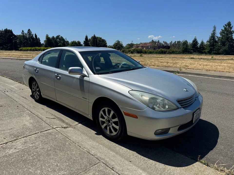 2003 Lexus ES 4th Gen - Image 2 of 12