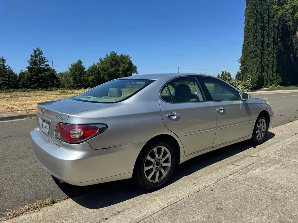 2003 Lexus ES 4th Gen - Image 8 of 12