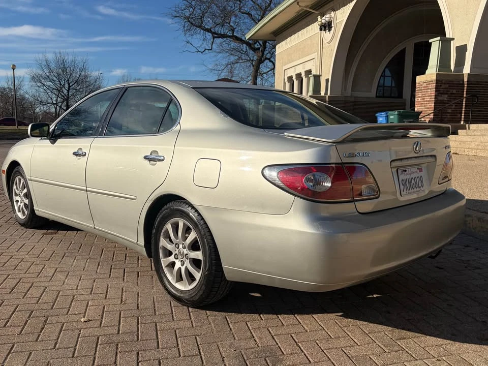 2003 Lexus ES 4th Gen - Image 11 of 18