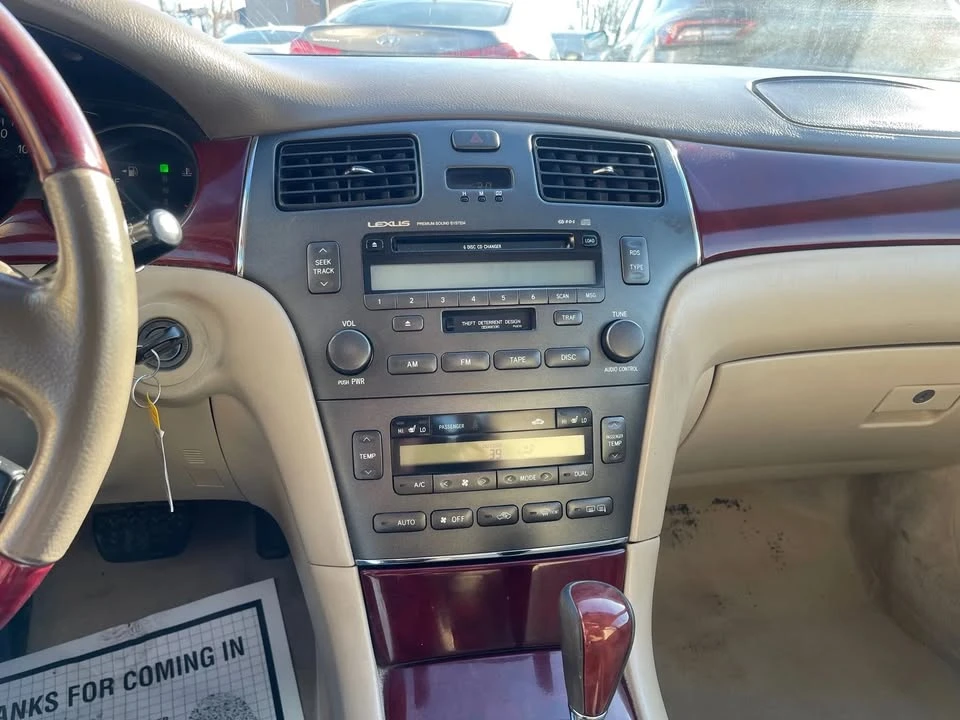 2003 Lexus ES 4th Gen - Image 11 of 20