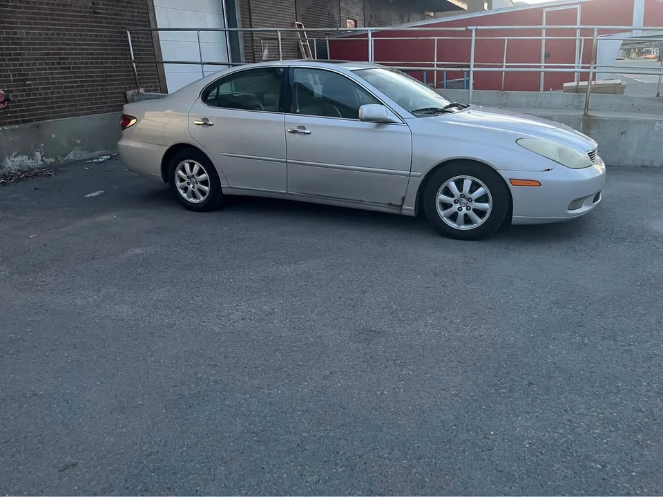 2003 Lexus ES 4th Gen - Image 10 of 13
