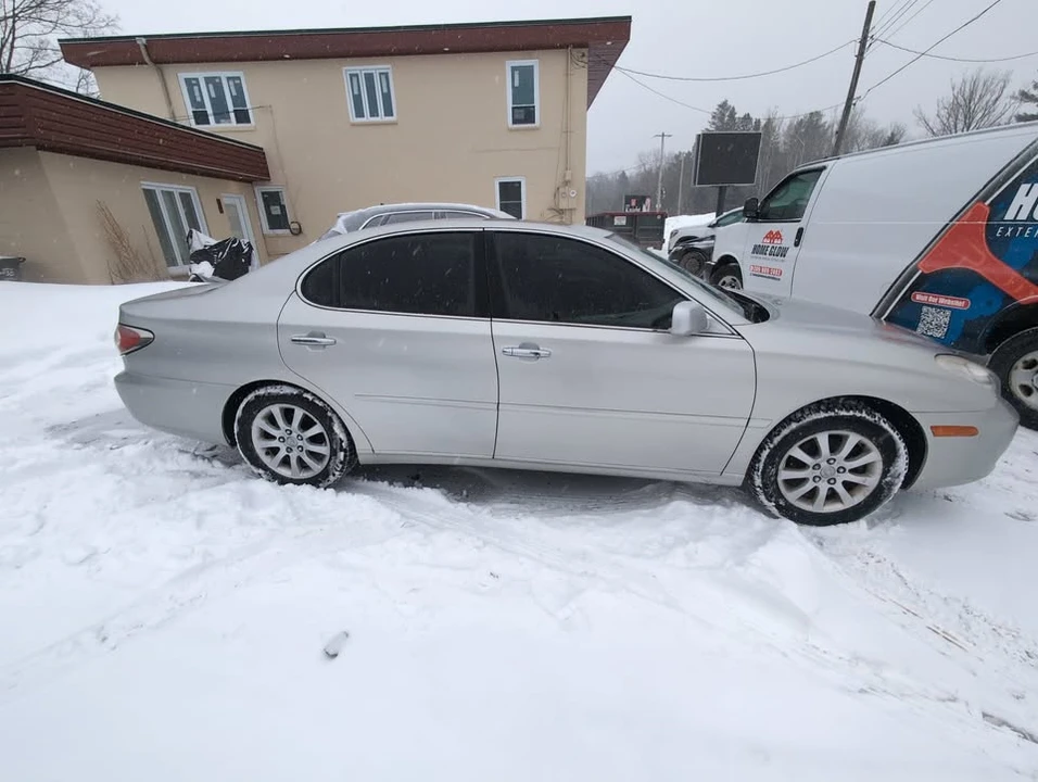 2003 Lexus ES 3rd Gen - Image 2 of 11