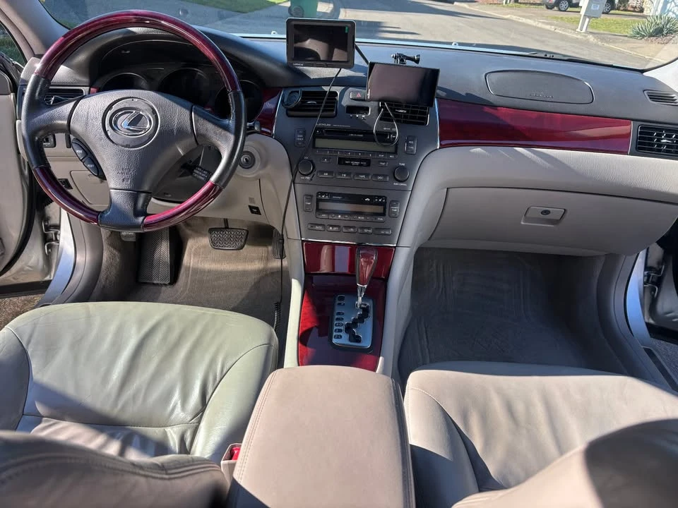 2003 Lexus ES 4th Gen - Image 2 of 12