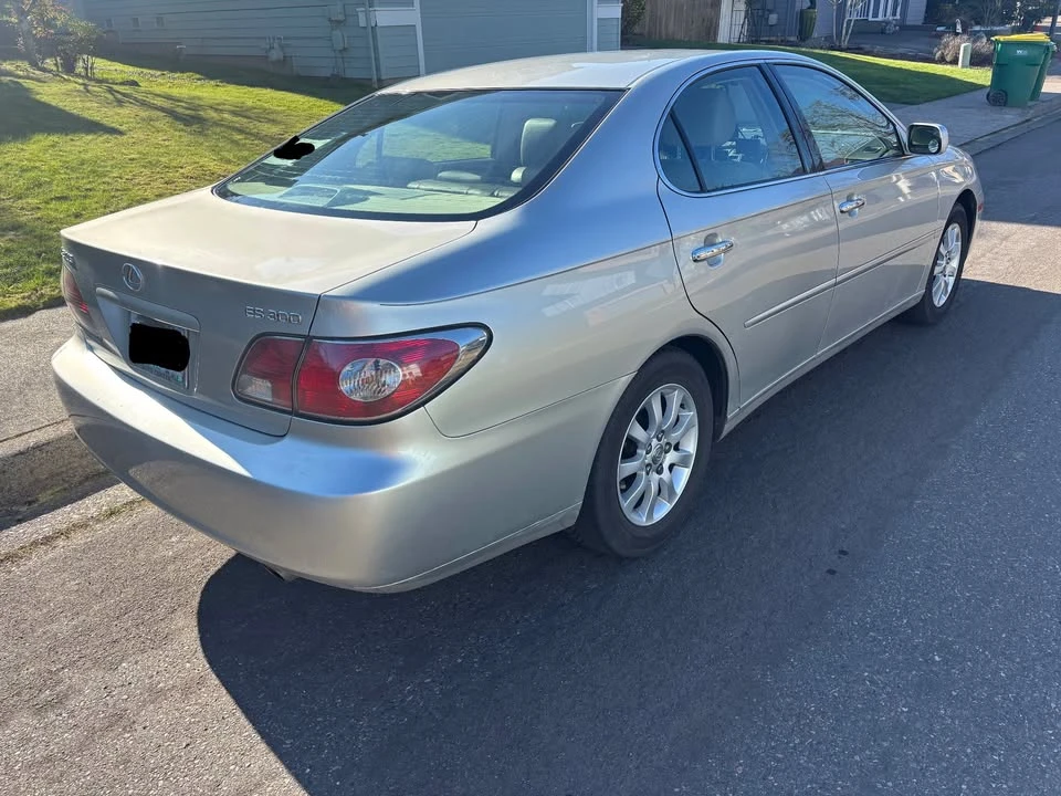 2003 Lexus ES 4th Gen - Image 9 of 12