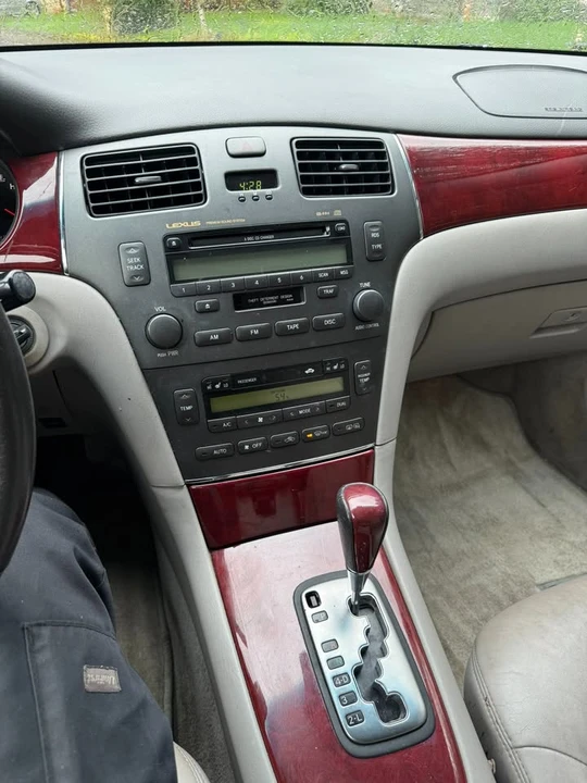 2003 Lexus ES 4th Gen - Image 14 of 15