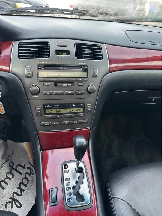 2003 Lexus ES 4th Gen - Image 11 of 13