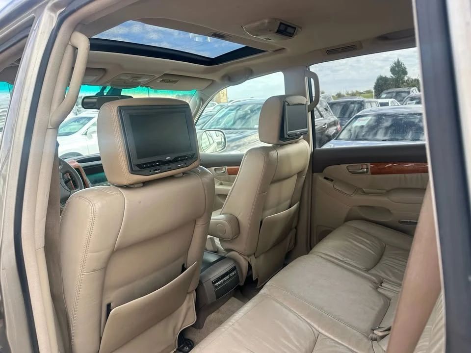 2003 Lexus GX 1st Gen - Image 12 of 15