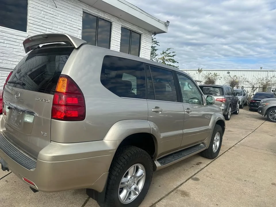 2003 Lexus GX 1st Gen - Image 9 of 15