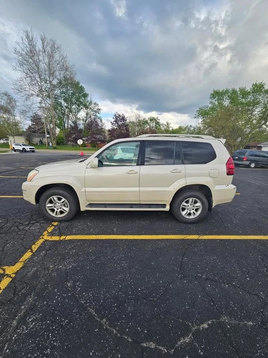 2003 Lexus GX 1st Gen - Image 3 of 15