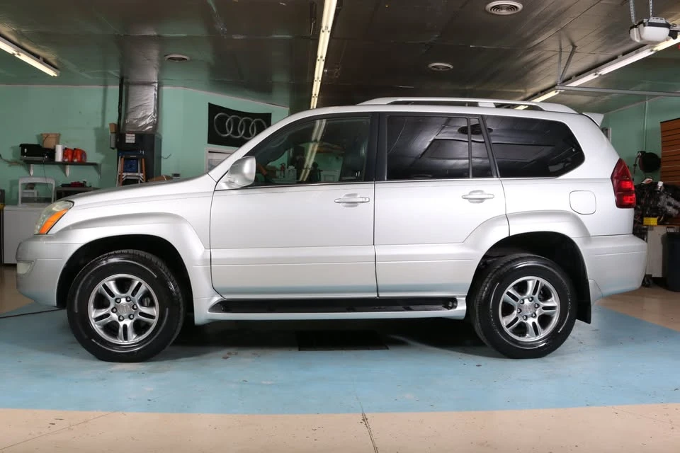 2003 Lexus GX 1st Gen - Image 12 of 18