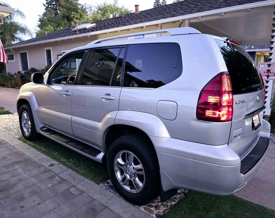 2003 Lexus GX 1st Gen - Image 2 of 5