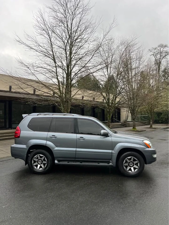 2003 Lexus GX 1st Gen - Image 3 of 15