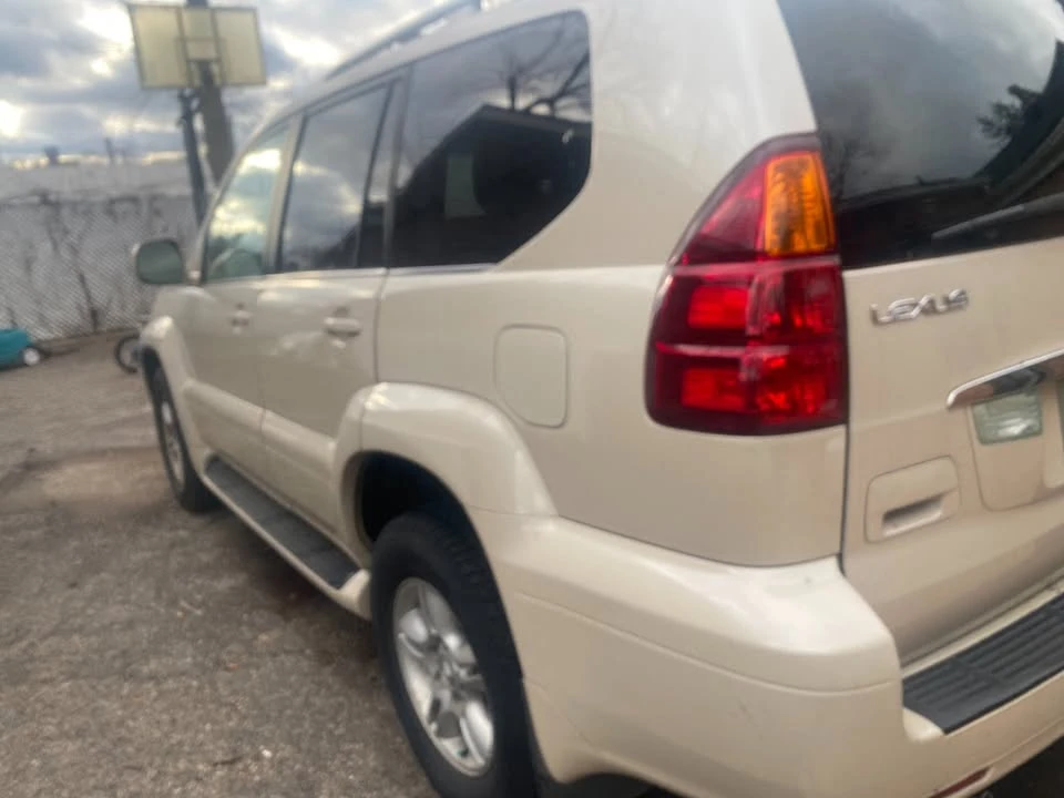 2003 Lexus GX 1st Gen - Image 2 of 10