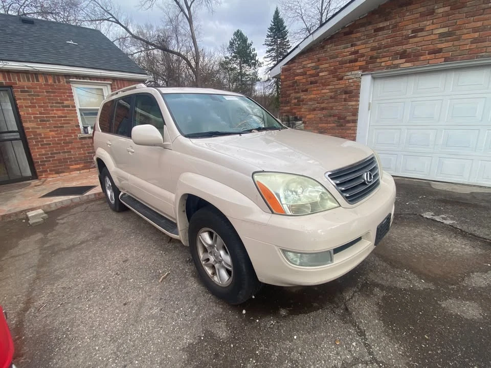 2003 Lexus GX 1st Gen - Image 3 of 10