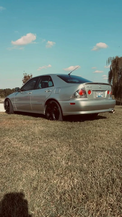 2003 Lexus IS 1st Gen - Image 11 of 12