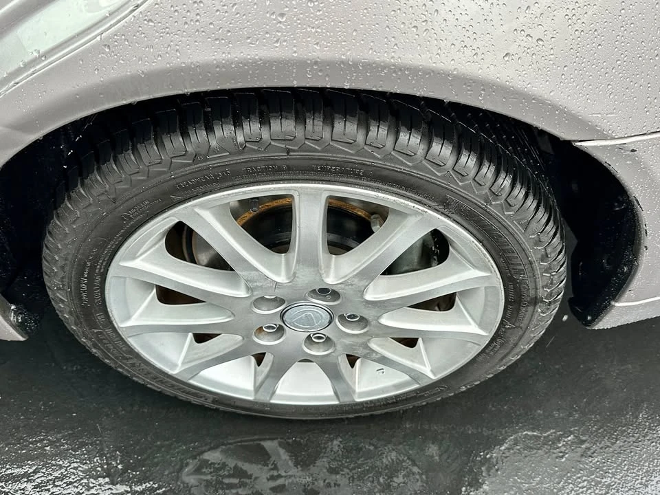 2003 Lexus IS 1st Gen - Image 16 of 17