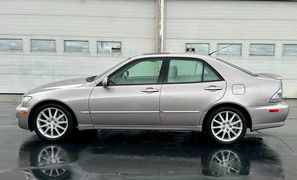 2003 Lexus IS 1st Gen - Image 4 of 17