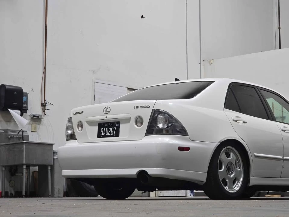 2003 Lexus IS 1st Gen - Image 2 of 2