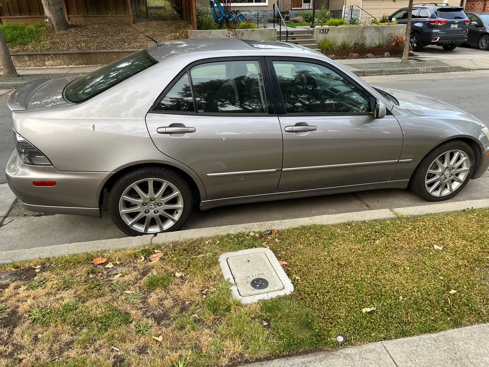 2003 Lexus IS 1st Gen - Image 4 of 11