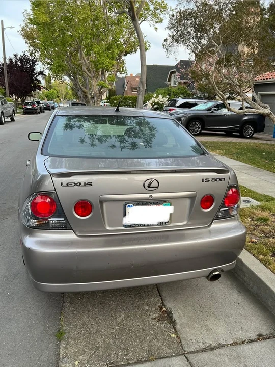 2003 Lexus IS 1st Gen - Image 3 of 11