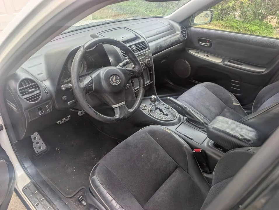 2003 Lexus IS 1st Gen - Image 10 of 16